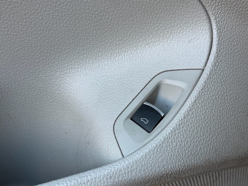 Thumbnail: 2017 Volkswagen Passat - 21