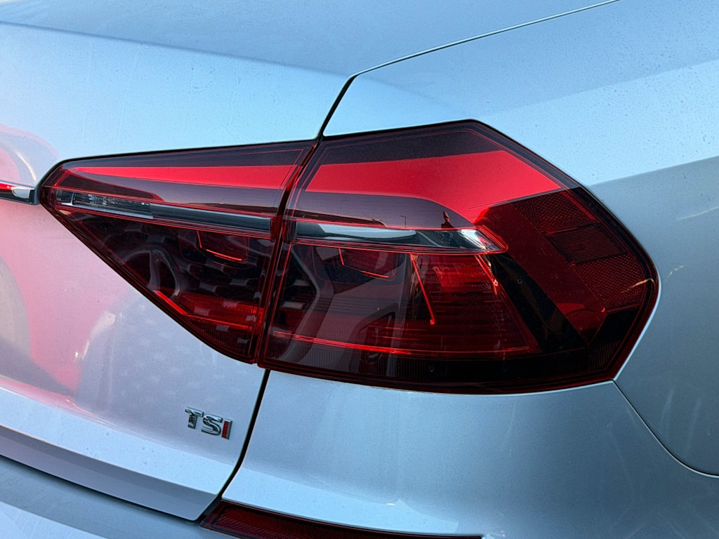 Thumbnail: 2017 Volkswagen Passat - 25