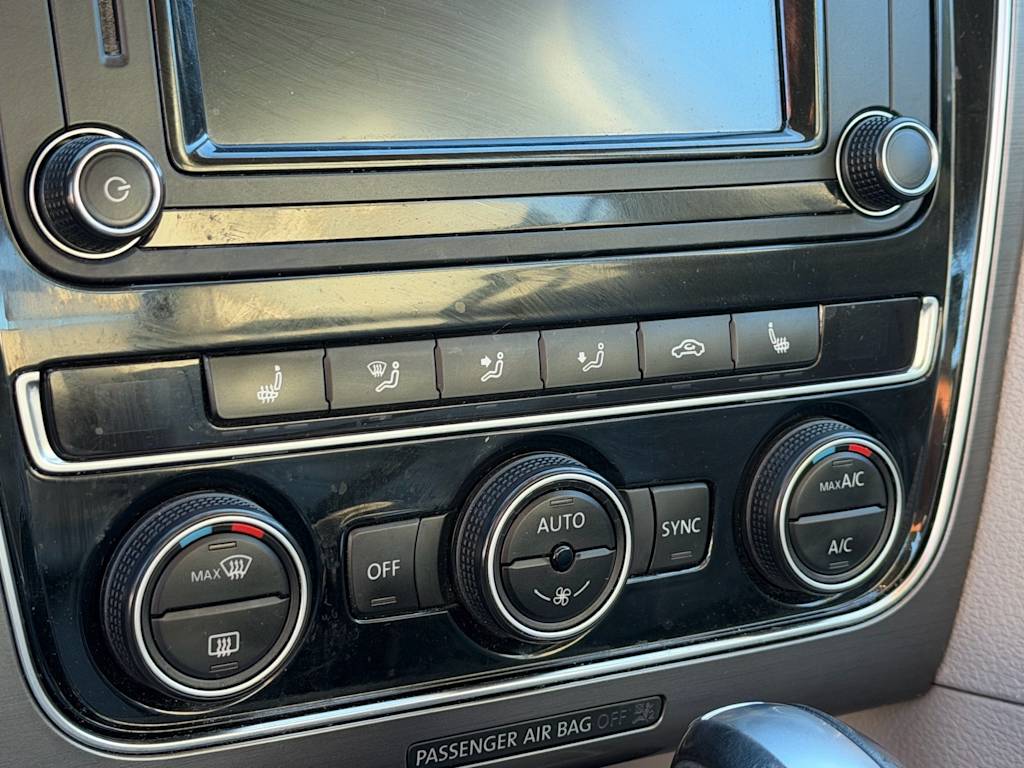 Thumbnail: 2017 Volkswagen Passat - 16