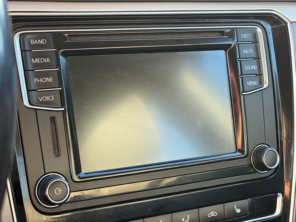 Thumbnail: 2017 Volkswagen Passat - 15