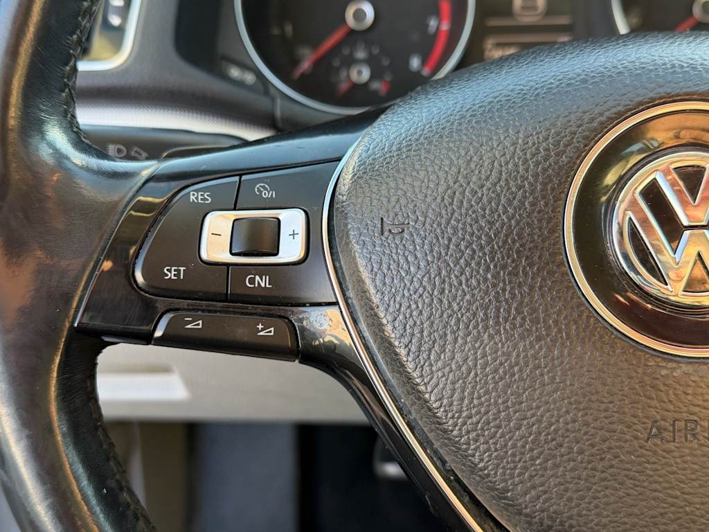 Thumbnail: 2017 Volkswagen Passat - 17