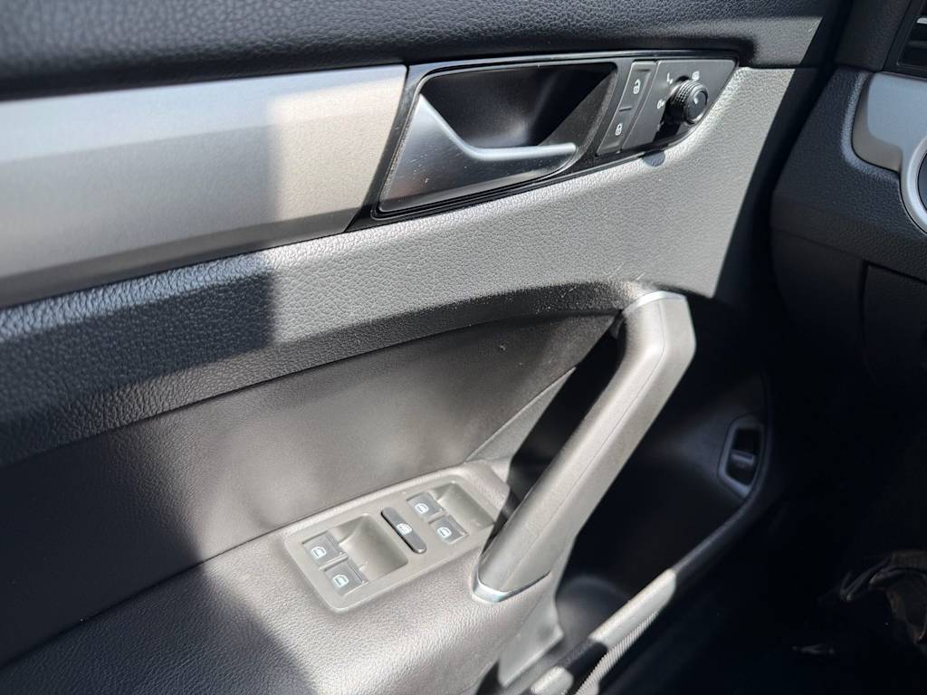 Thumbnail: 2020 Volkswagen Passat - 26