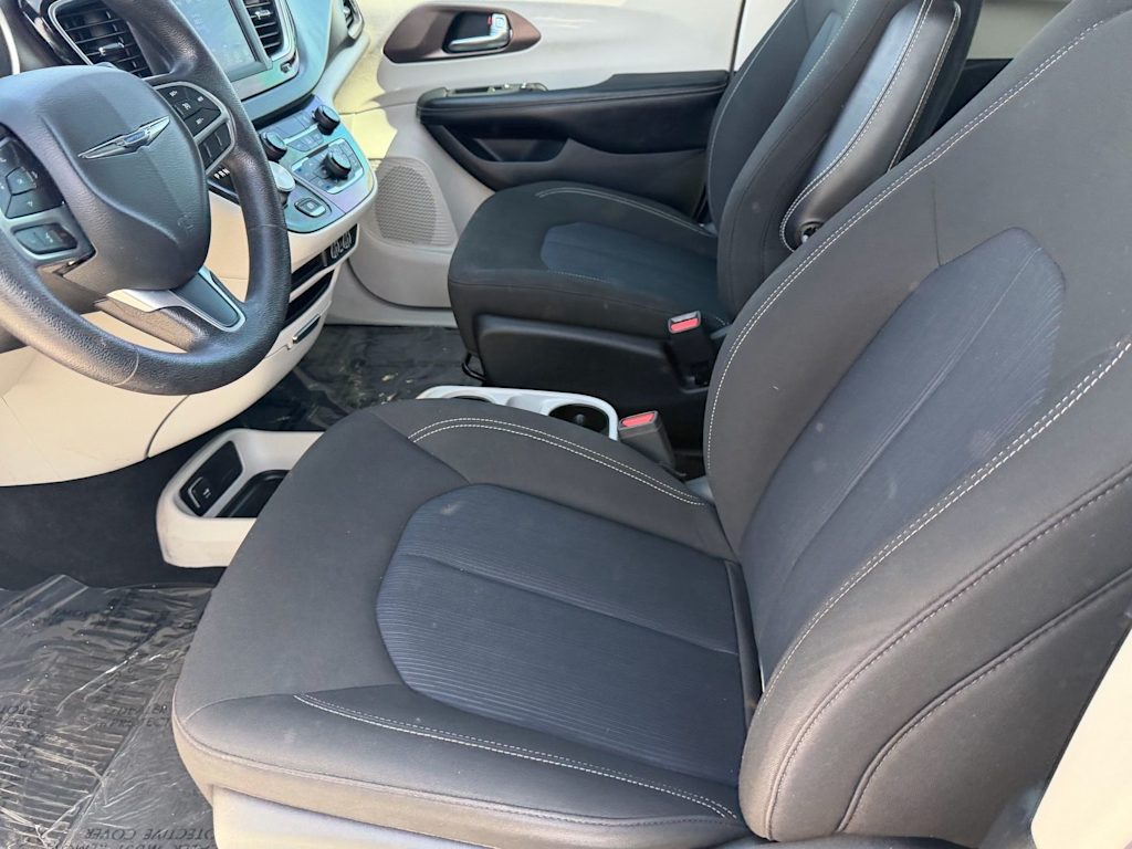 Thumbnail: 2021 Chrysler Voyager - 23