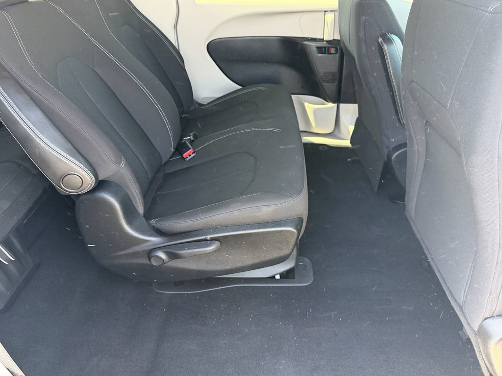 Thumbnail: 2021 Chrysler Voyager - 19