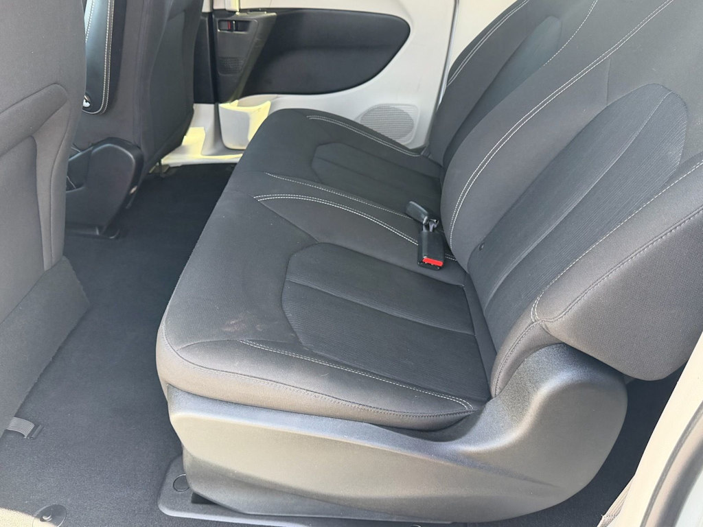 Thumbnail: 2021 Chrysler Voyager - 9