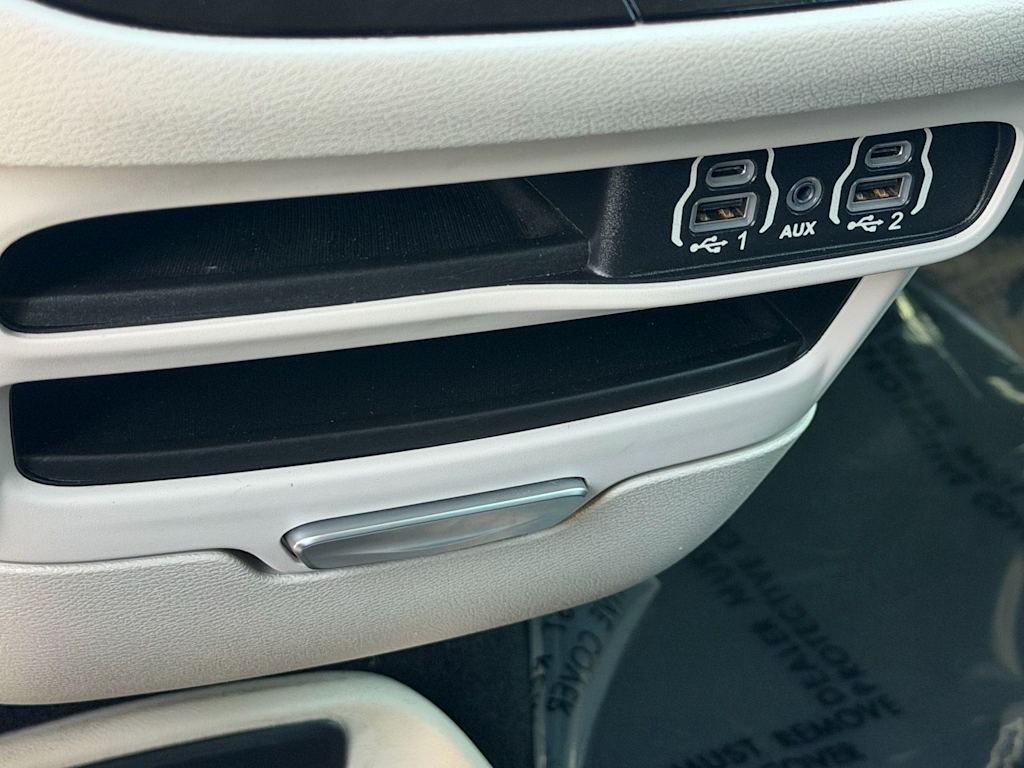 Thumbnail: 2021 Chrysler Voyager - 32