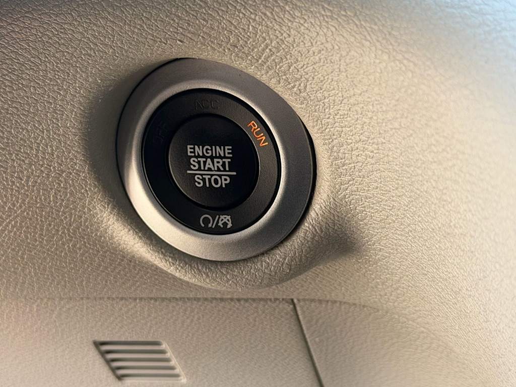 Thumbnail: 2021 Chrysler Voyager - 34