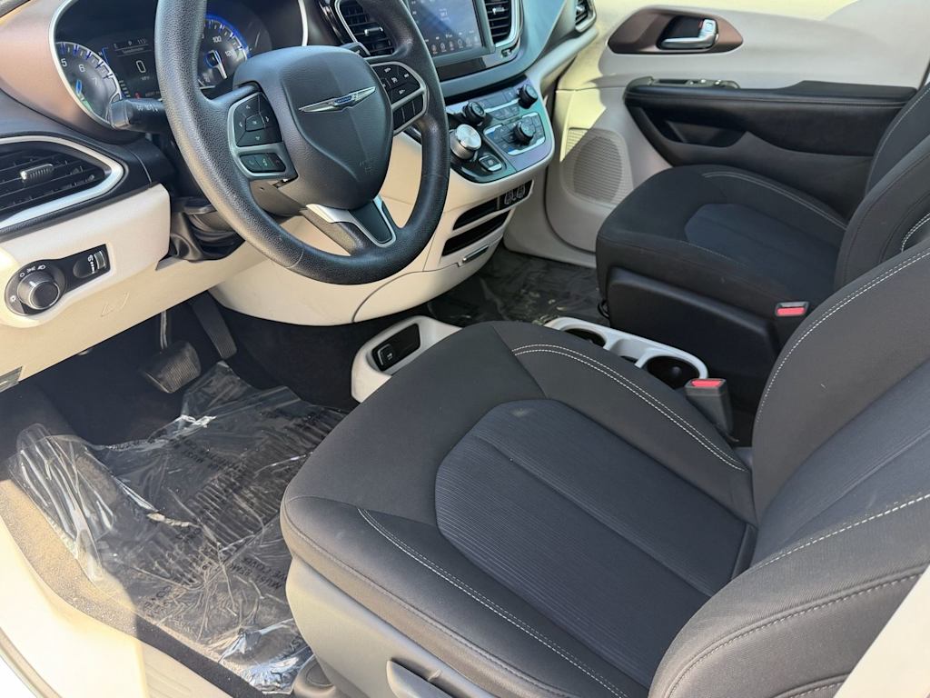 Thumbnail: 2021 Chrysler Voyager - 22