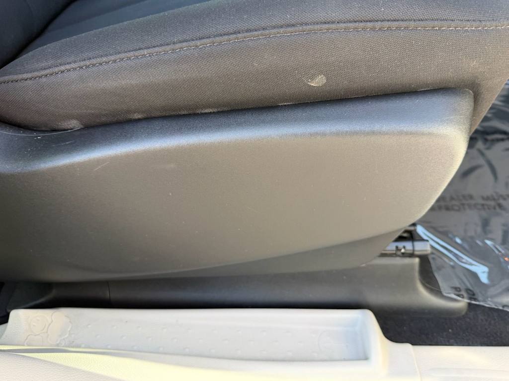Thumbnail: 2021 Chrysler Voyager - 18