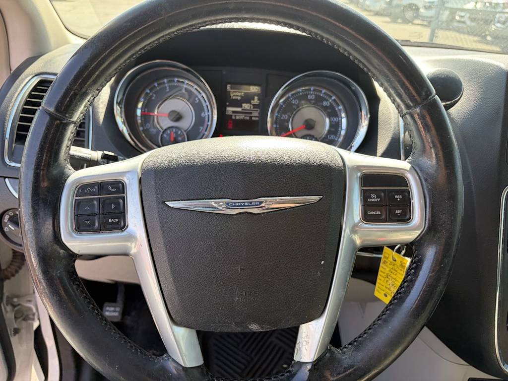 Thumbnail: 2013 Chrysler Town & Country - 2