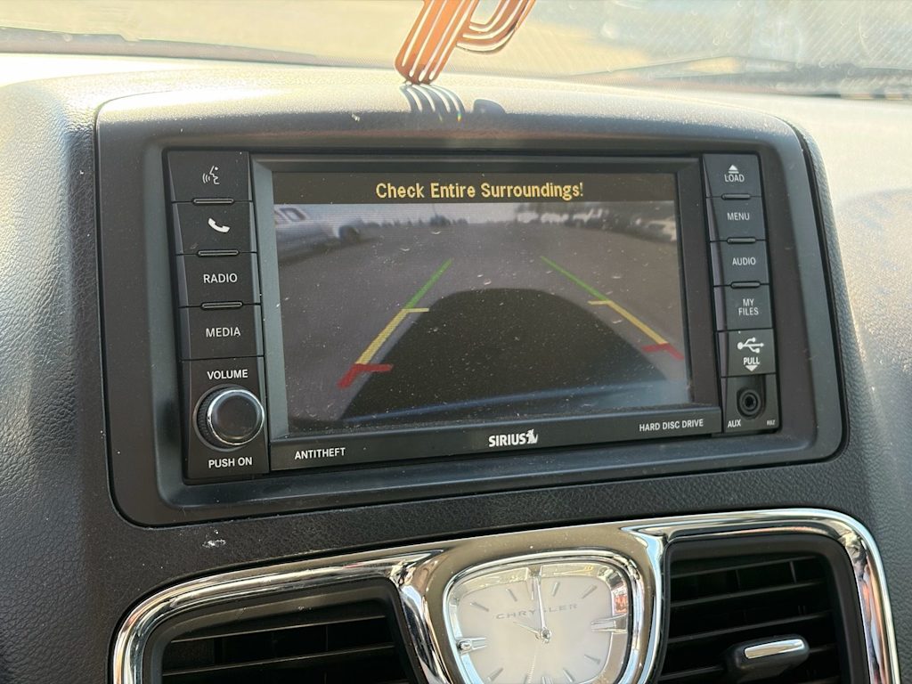 Thumbnail: 2013 Chrysler Town & Country - 15