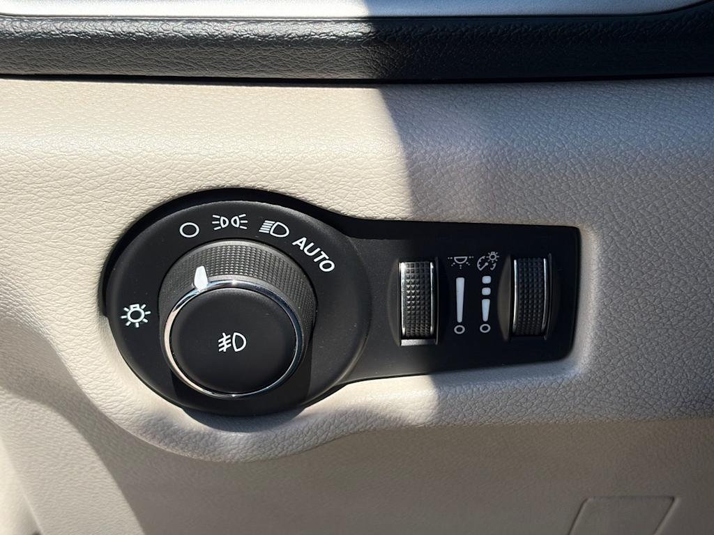 Thumbnail: 2020 Chrysler Pacifica - 20