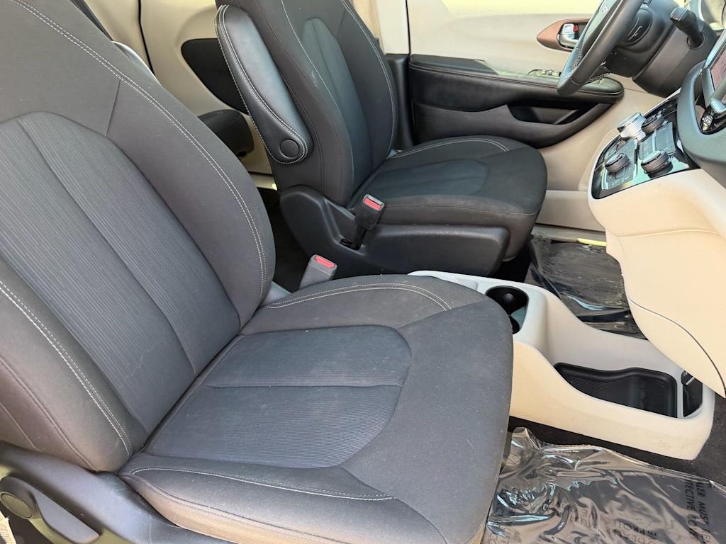 Thumbnail: 2023 Chrysler Voyager - 9
