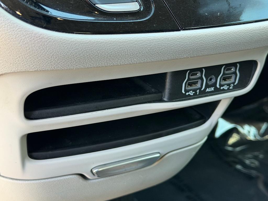 Thumbnail: 2023 Chrysler Voyager - 33