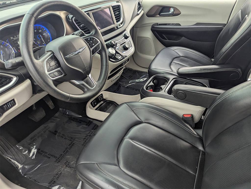 Thumbnail: 2021 Chrysler Voyager - 9