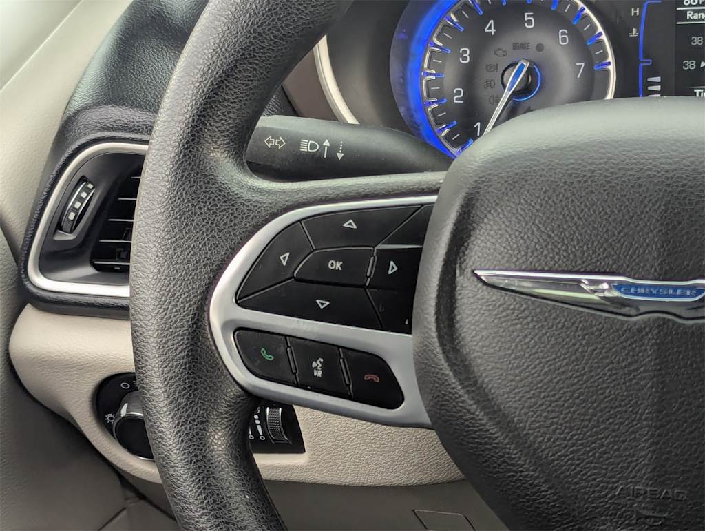 Thumbnail: 2021 Chrysler Voyager - 25