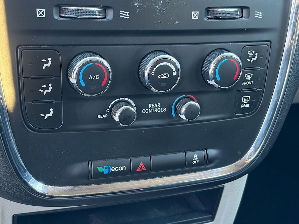 Thumbnail: 2015 Dodge Grand Caravan - 17