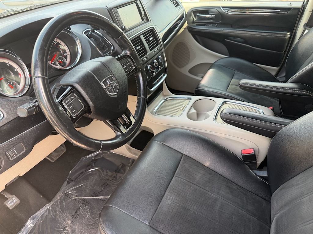 Thumbnail: 2019 Dodge Grand Caravan - 2