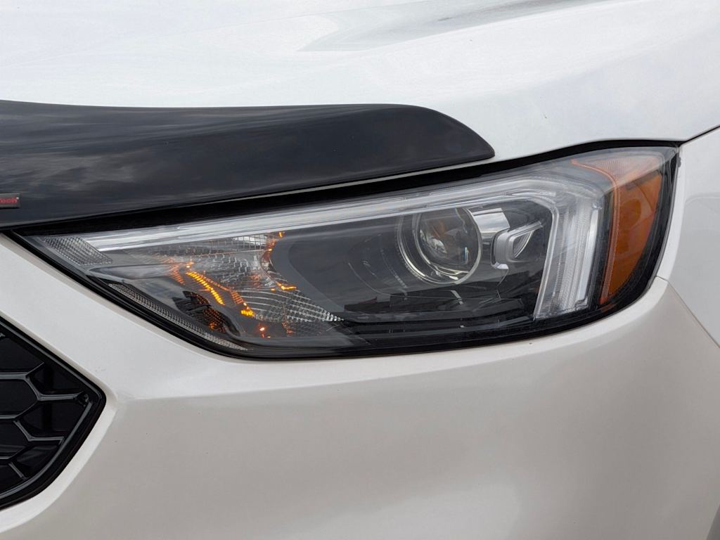 Thumbnail: 2016 Ford Edge - 17