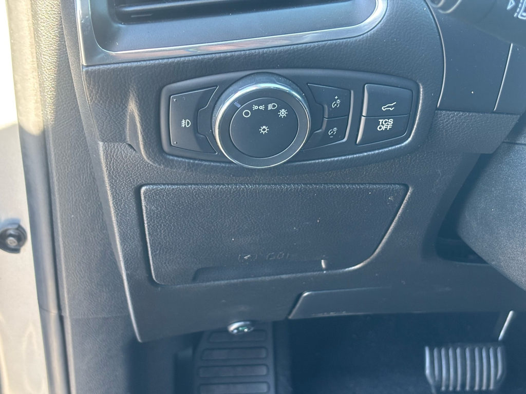 Thumbnail: 2022 Ford Edge - 22