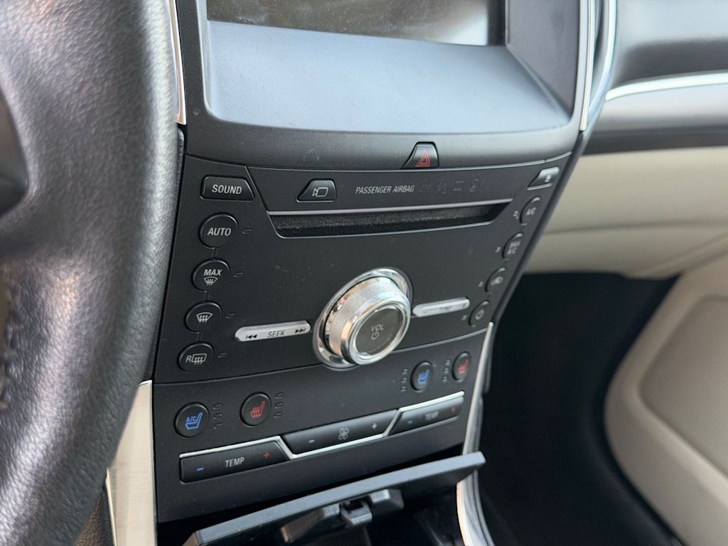Thumbnail: 2019 Ford Edge - 18