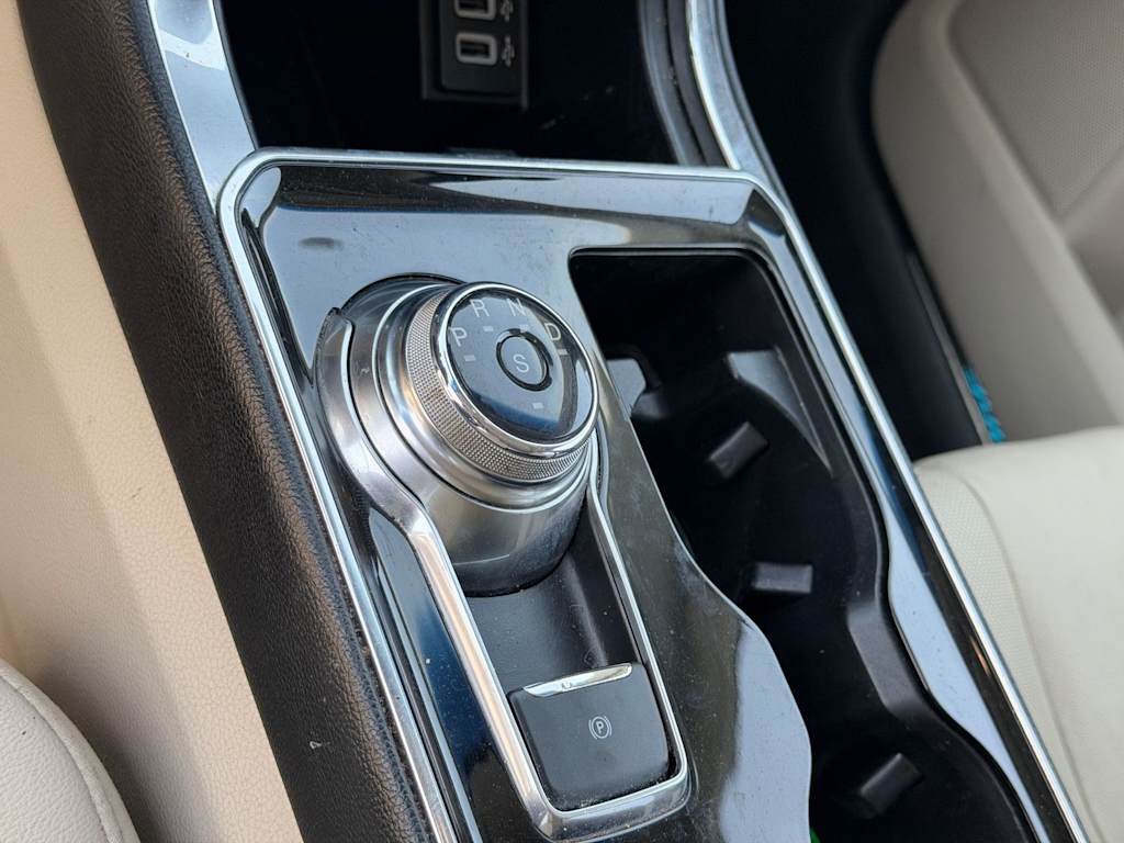 Thumbnail: 2019 Ford Edge - 19