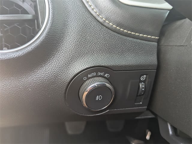 Thumbnail: 2015 Chevrolet Camaro - 32