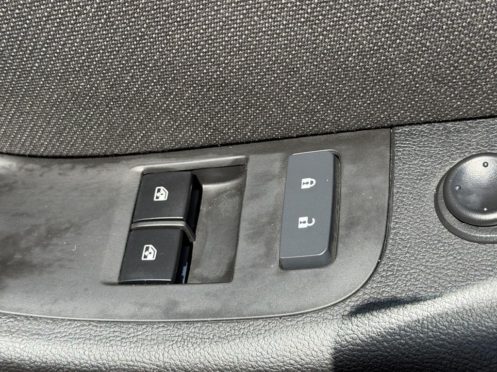 Thumbnail: 2015 Chevrolet Camaro - 18
