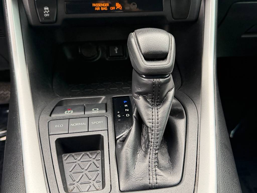 Thumbnail: 2020 Toyota RAV4 - 13