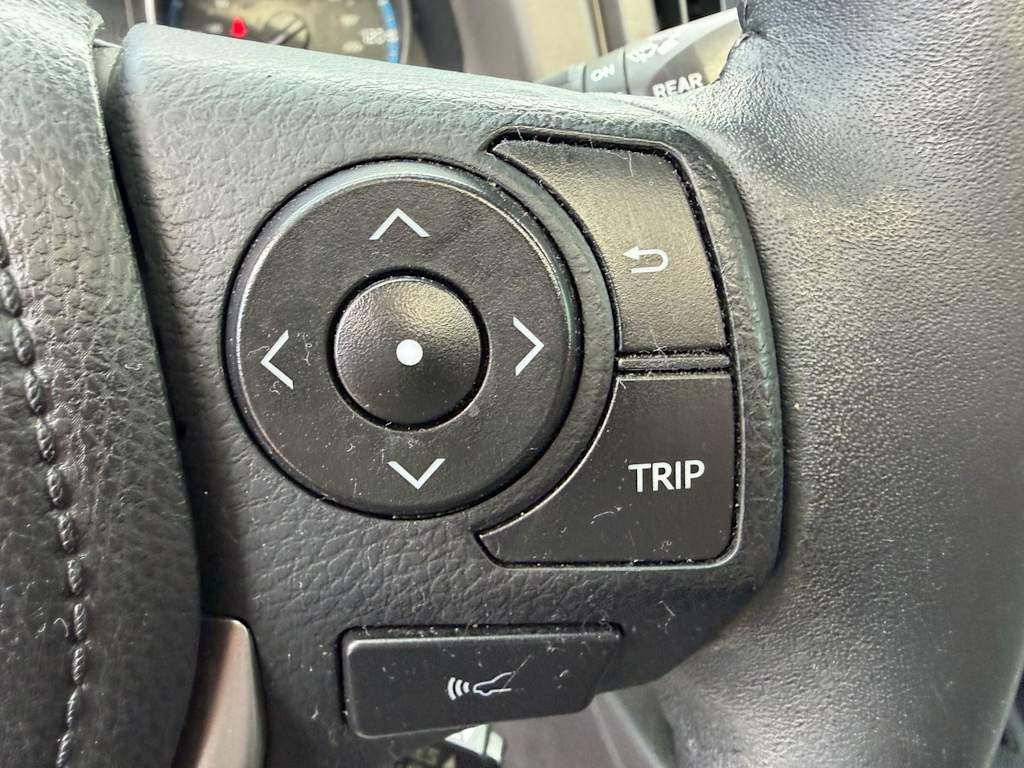 Thumbnail: 2018 Toyota RAV4 - 21