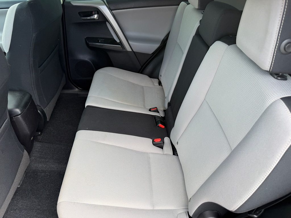 Thumbnail: 2018 Toyota RAV4 - 11
