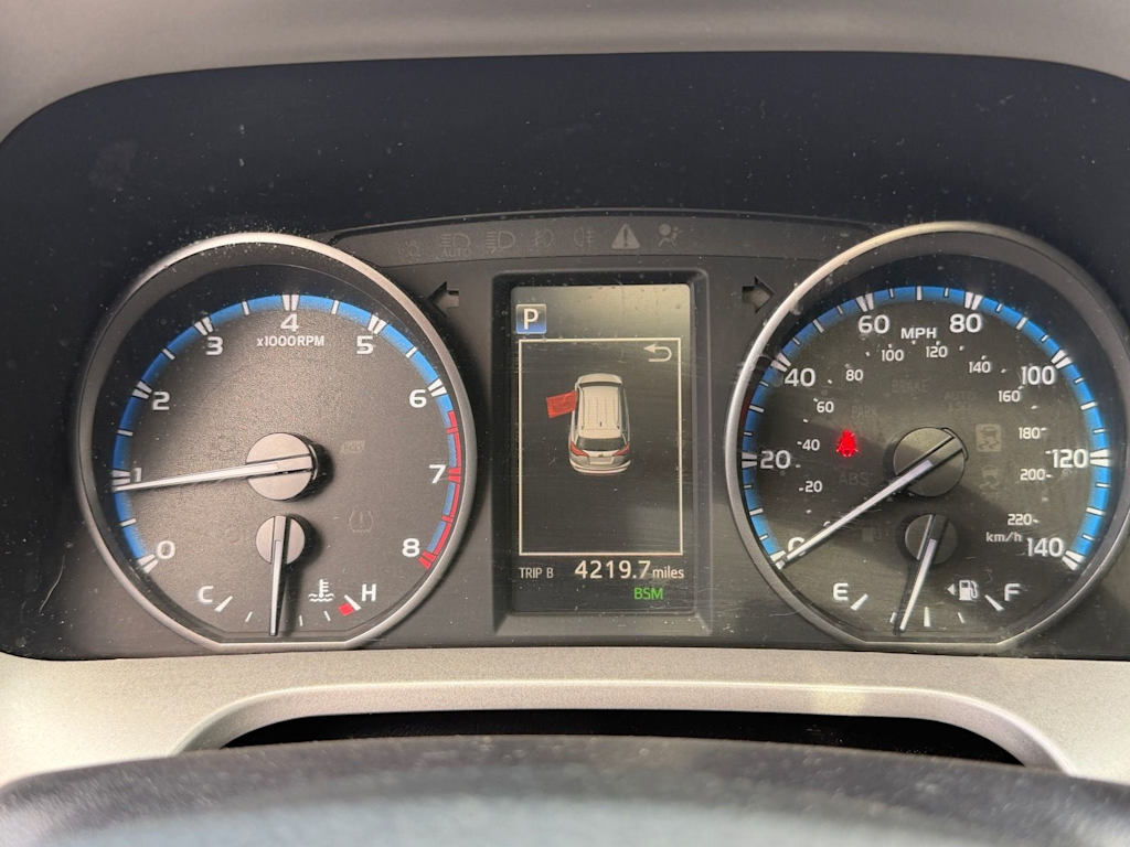Thumbnail: 2018 Toyota RAV4 - 15
