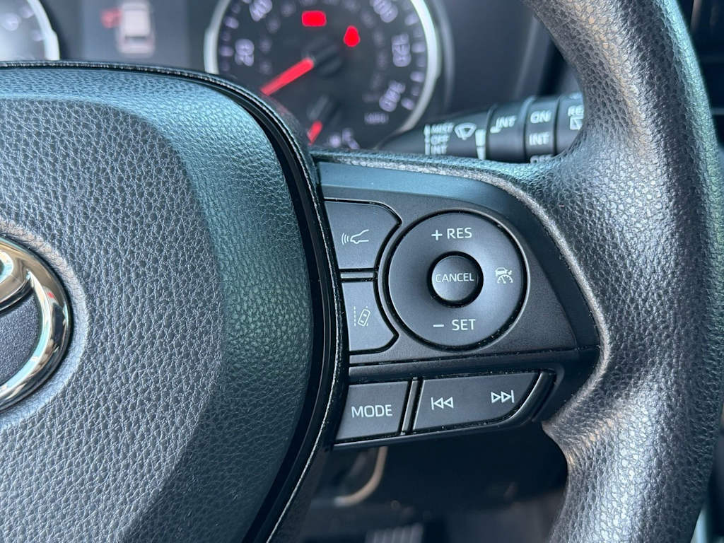 Thumbnail: 2020 Toyota RAV4 - 16