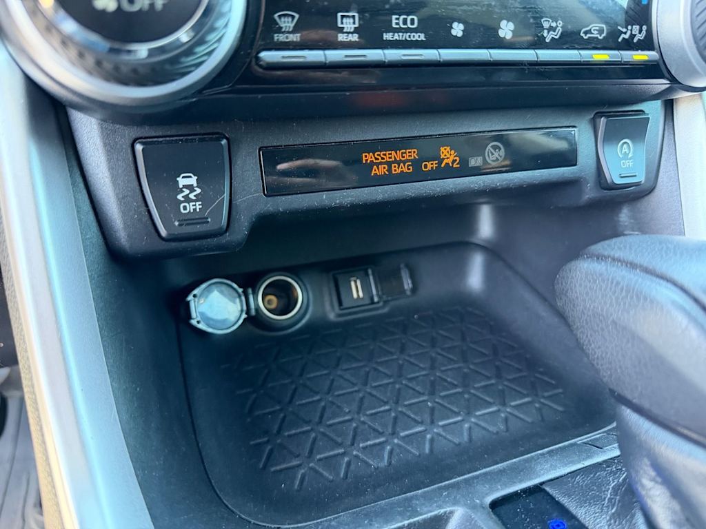 Thumbnail: 2020 Toyota RAV4 - 15