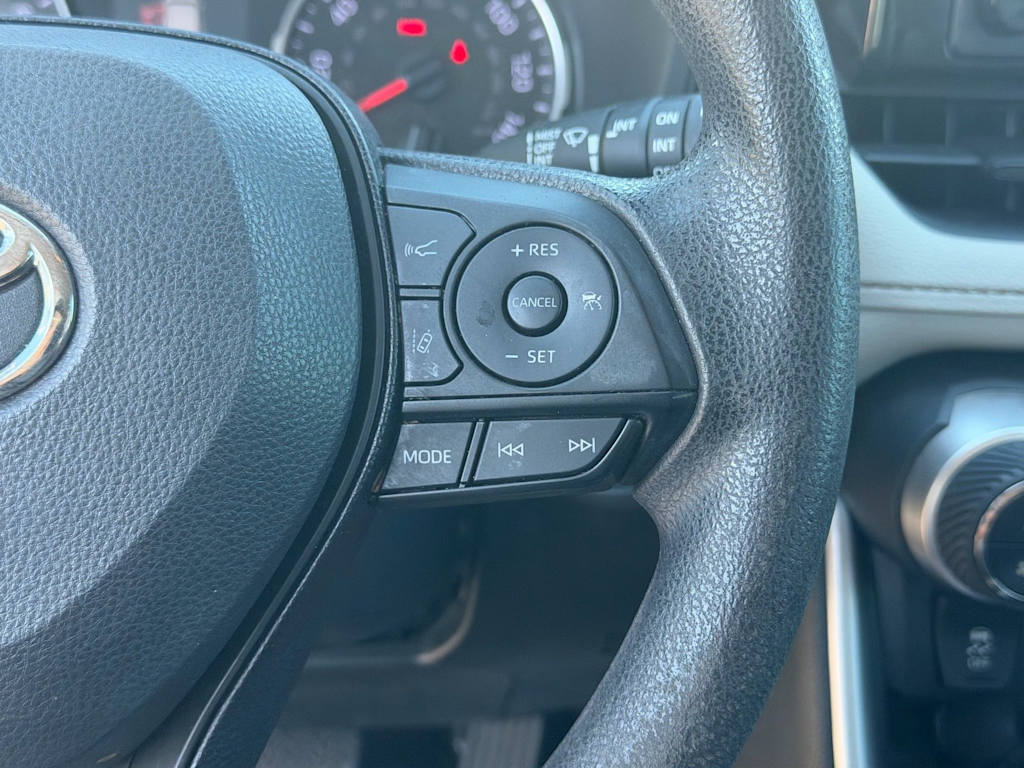 Thumbnail: 2020 Toyota RAV4 - 14
