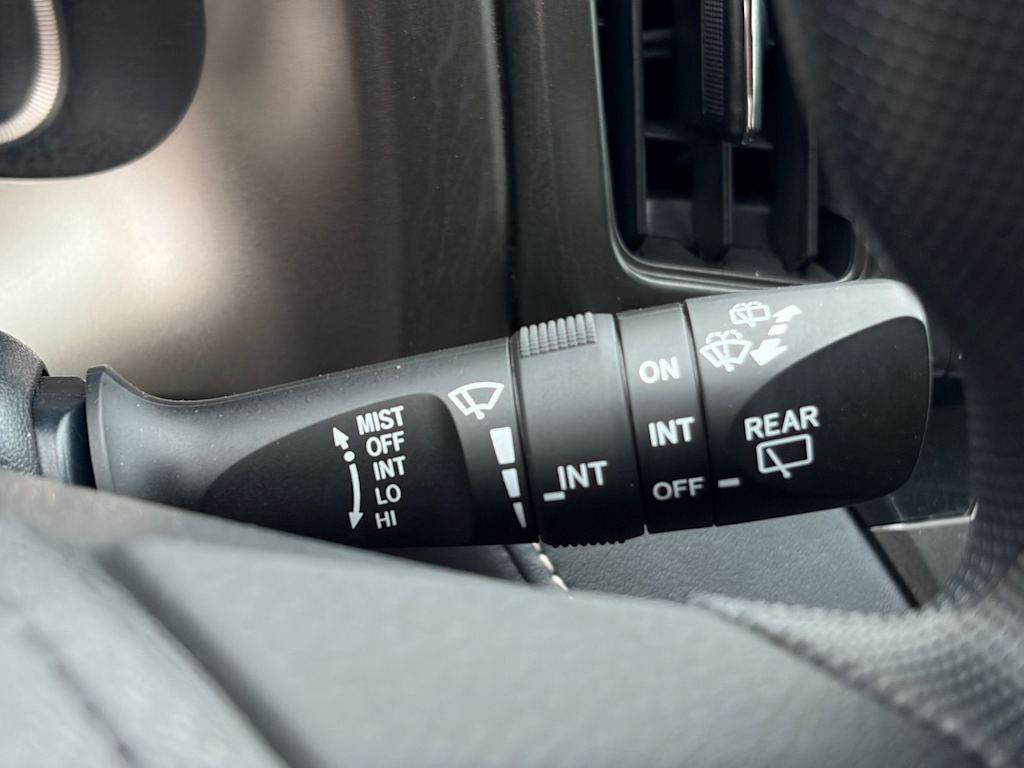 Thumbnail: 2015 Toyota RAV4 - 25