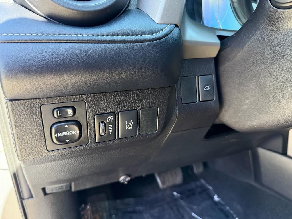 Thumbnail: 2018 Toyota RAV4 - 29