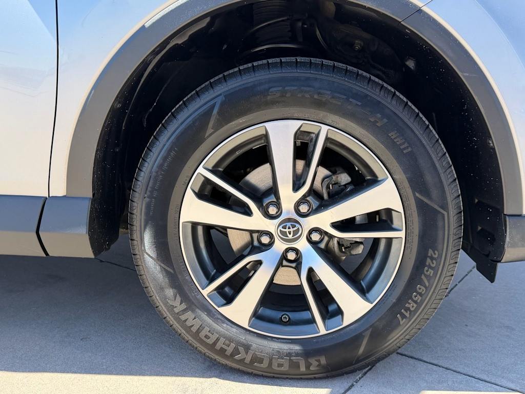 Thumbnail: 2018 Toyota RAV4 - 7