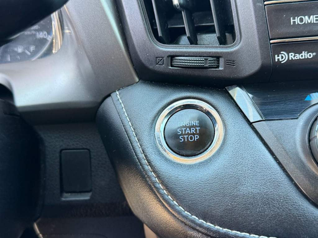 Thumbnail: 2018 Toyota RAV4 - 33