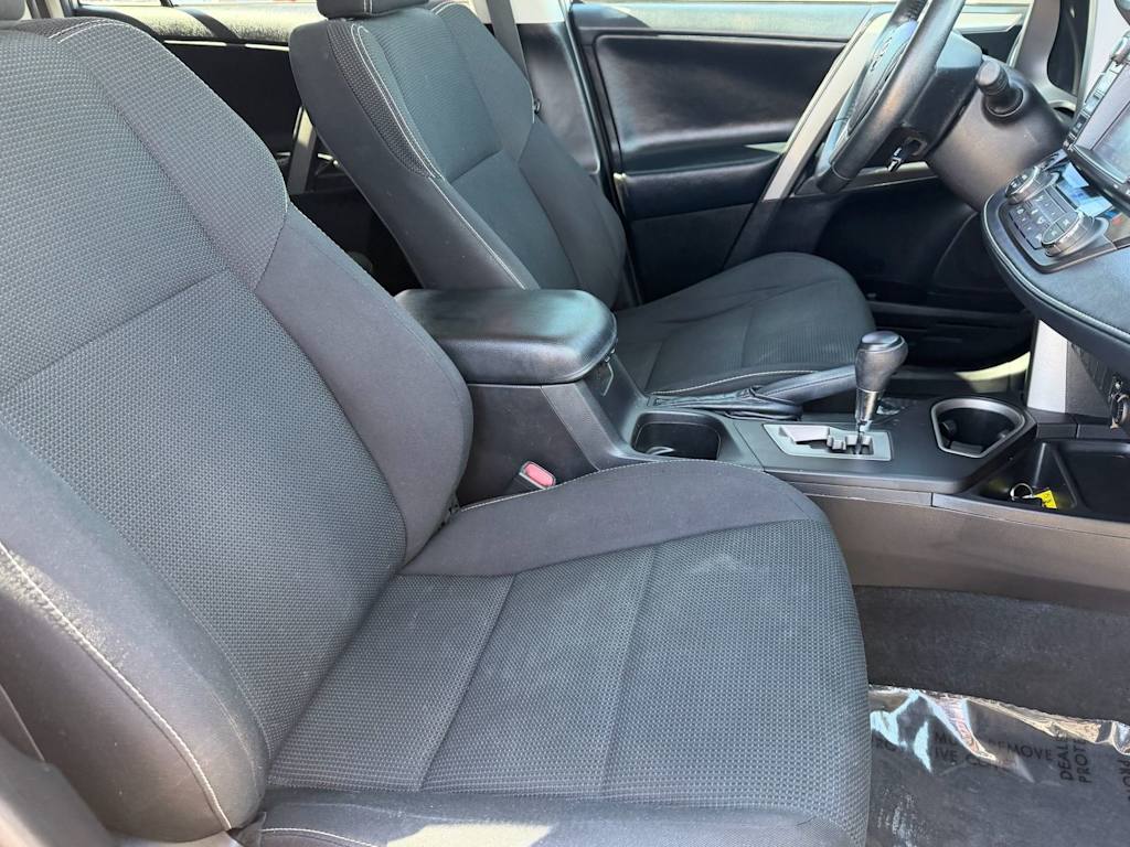 Thumbnail: 2018 Toyota RAV4 - 9