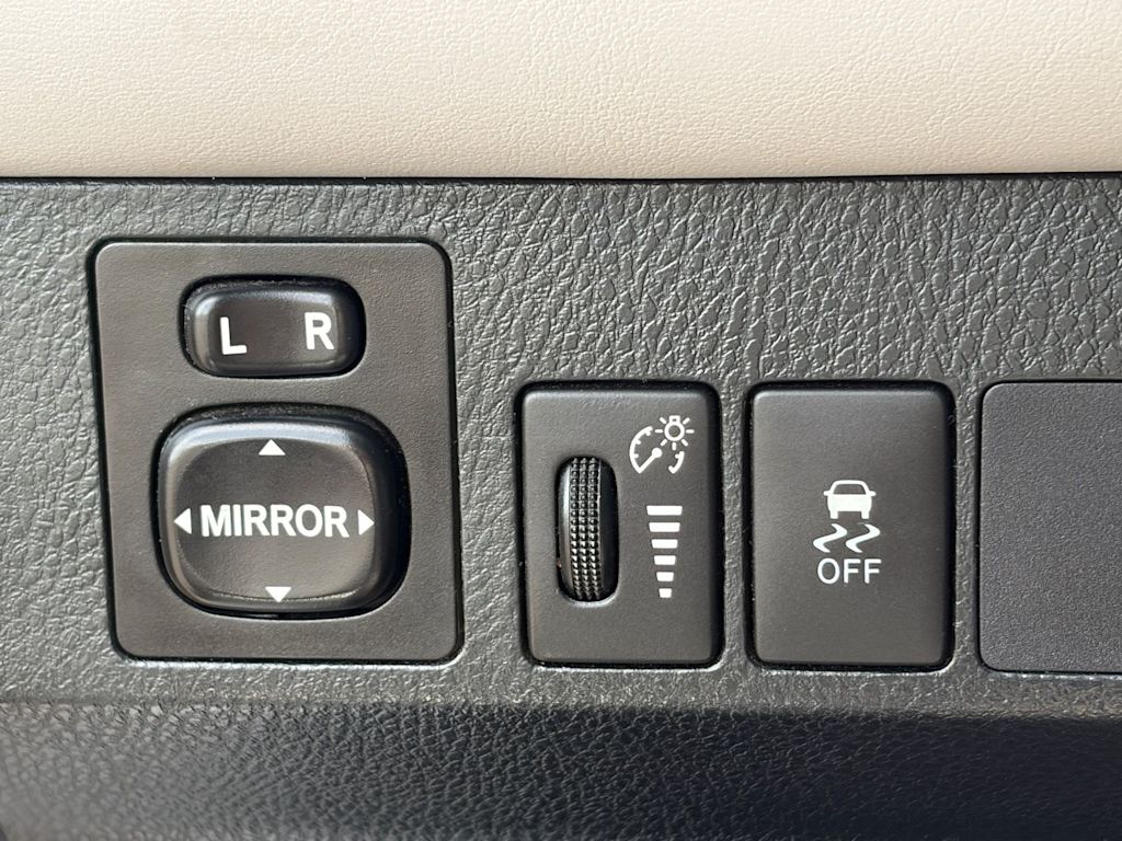 Thumbnail: 2013 Toyota RAV4 - 14