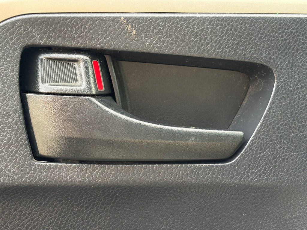 Thumbnail: 2013 Toyota RAV4 - 13