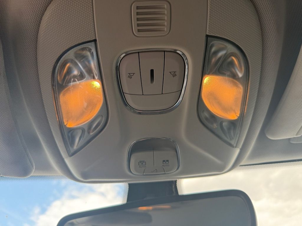 Thumbnail: 2018 Jeep Compass - 14