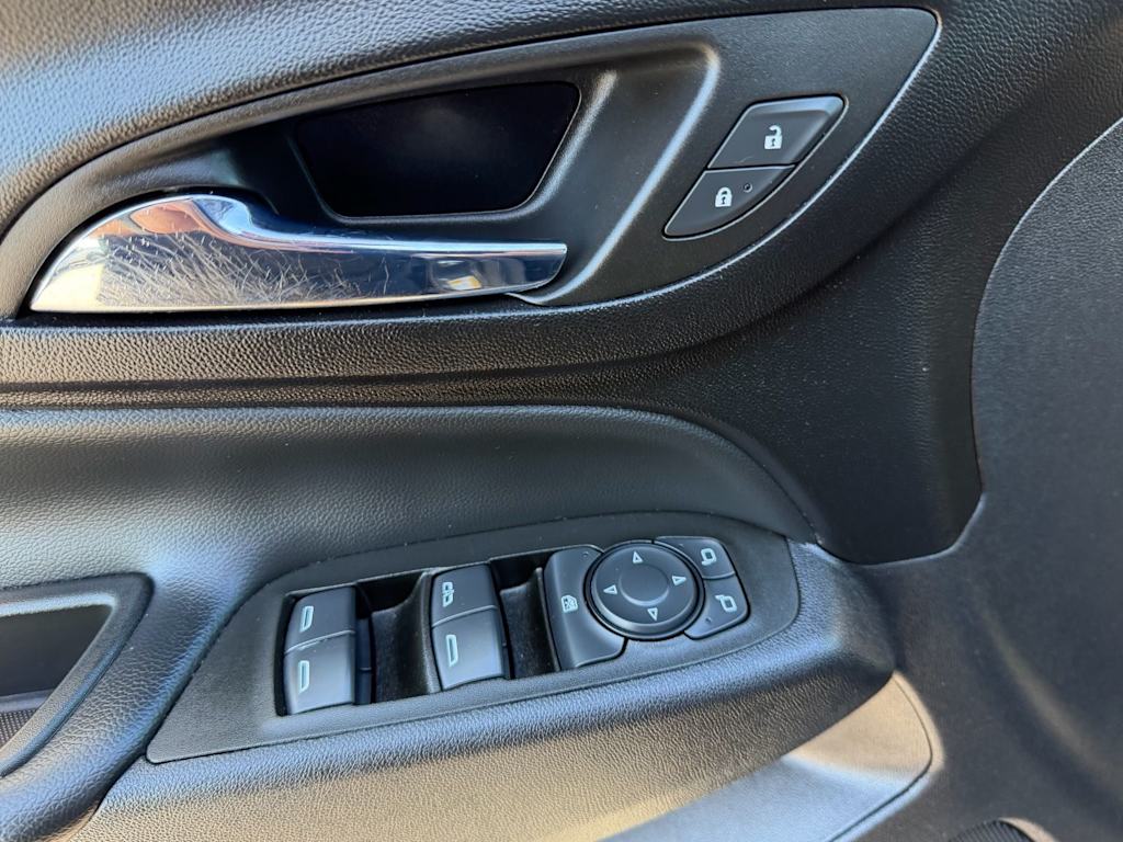 Thumbnail: 2022 Chevrolet Equinox - 25