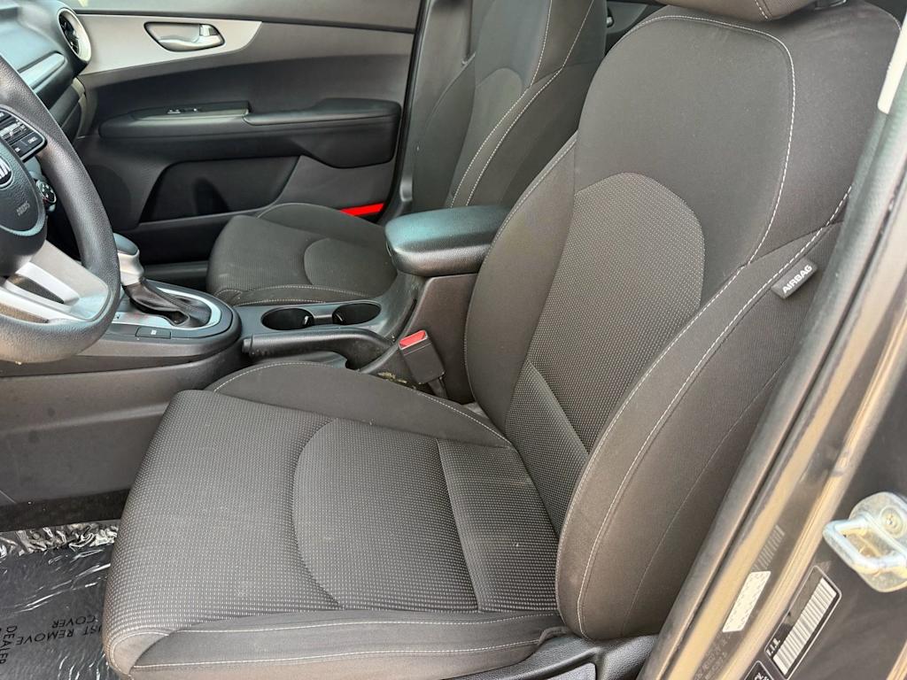 Thumbnail: 2021 Kia Forte - 26
