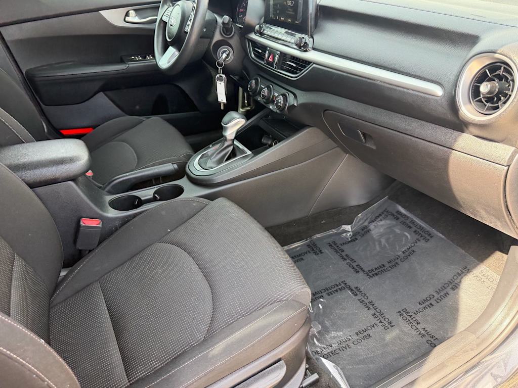 Thumbnail: 2021 Kia Forte - 21