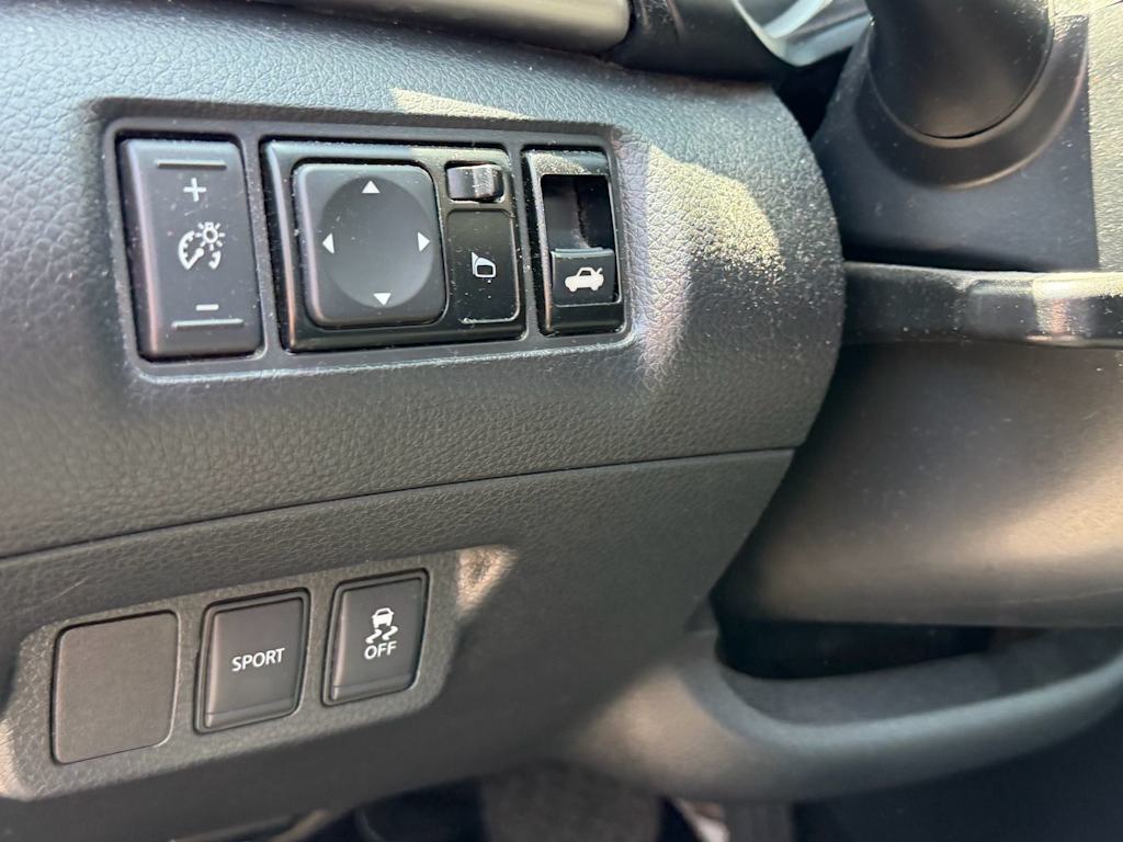 Thumbnail: 2019 Nissan Sentra - 16