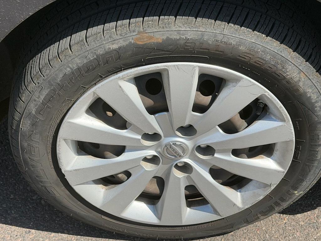Thumbnail: 2015 Nissan Sentra - 4