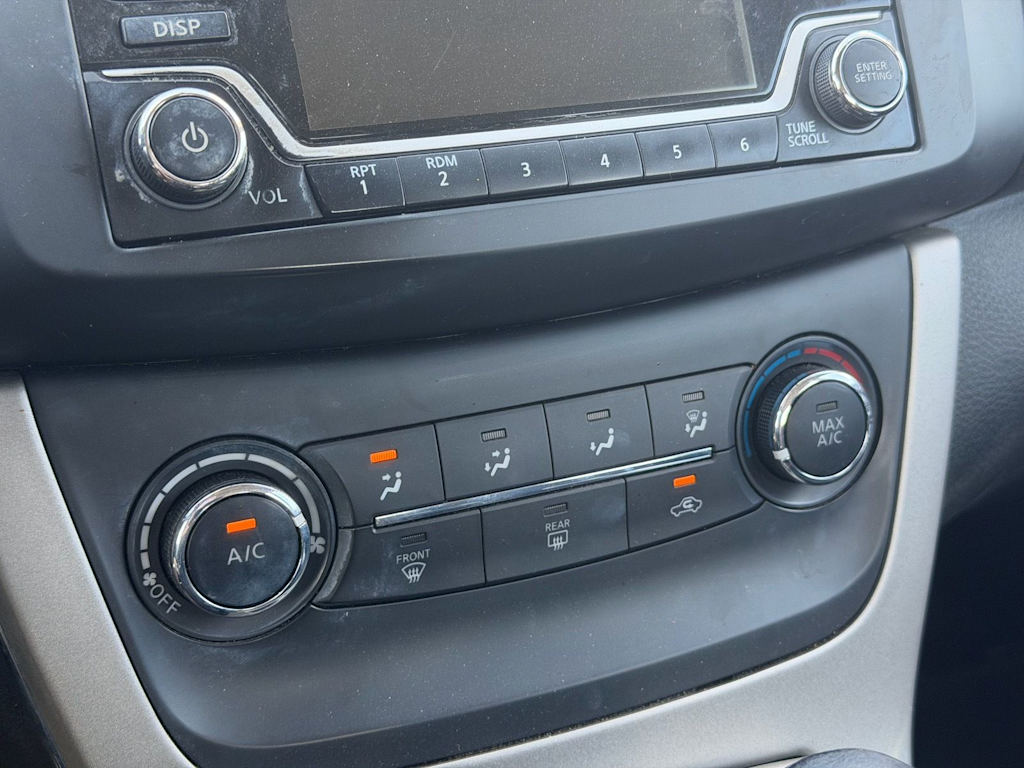 Thumbnail: 2015 Nissan Sentra - 15