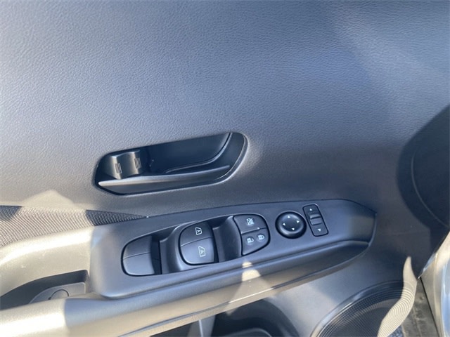 2025 Nissan Kicks S 21